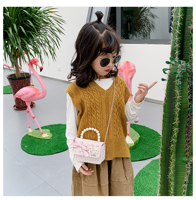 Girl's Pearl Handbag 2