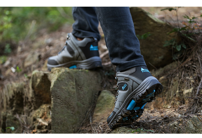 High-top Hiking Shoes Image 2