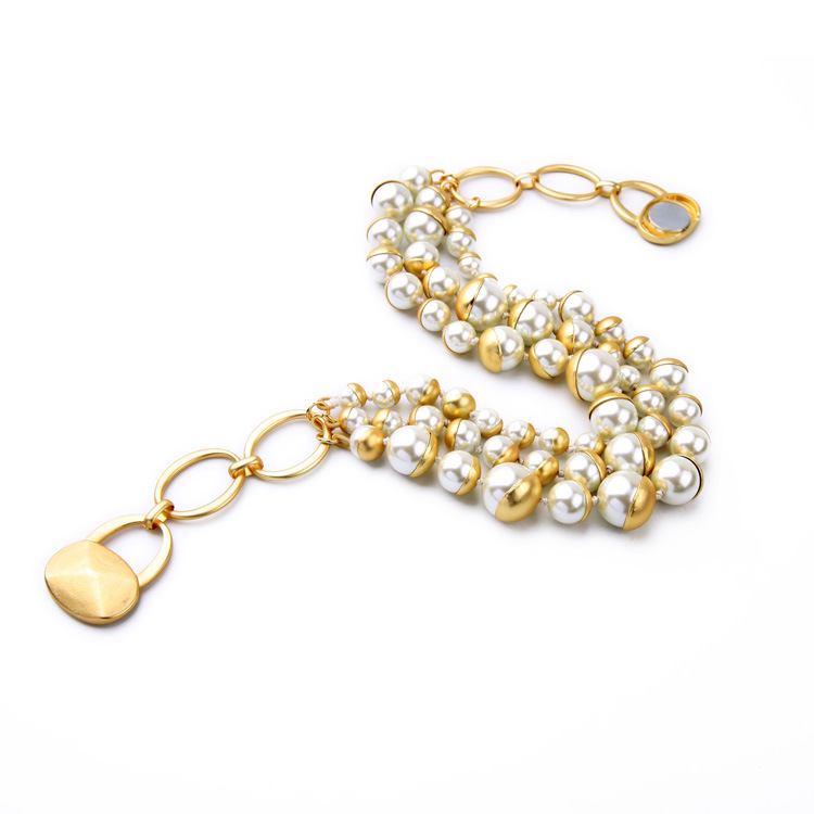 Ladies Vintage Pearl Necklace Image 3