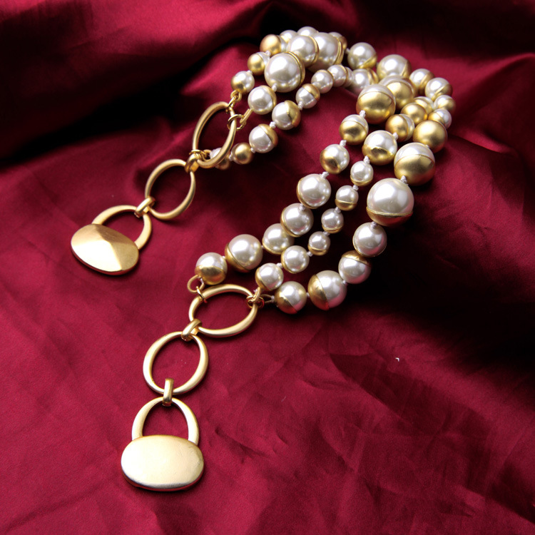 Ladies Vintage Pearl Necklace Image 5