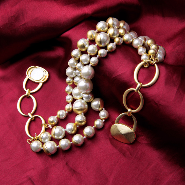 Ladies Vintage Pearl Necklace Image 6