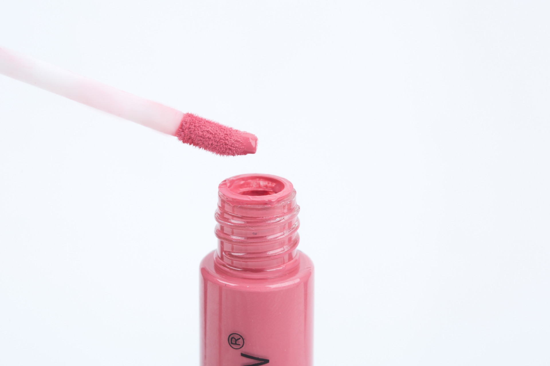 Non-stick matte lipstick