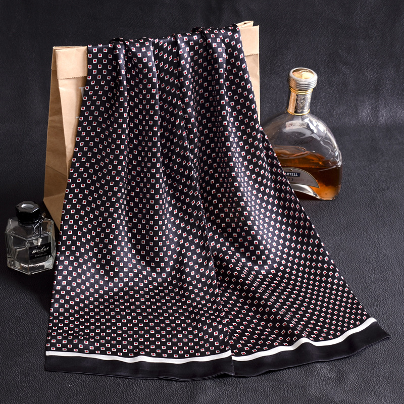 缁呭+闊╅ 榛戣壊 (1)