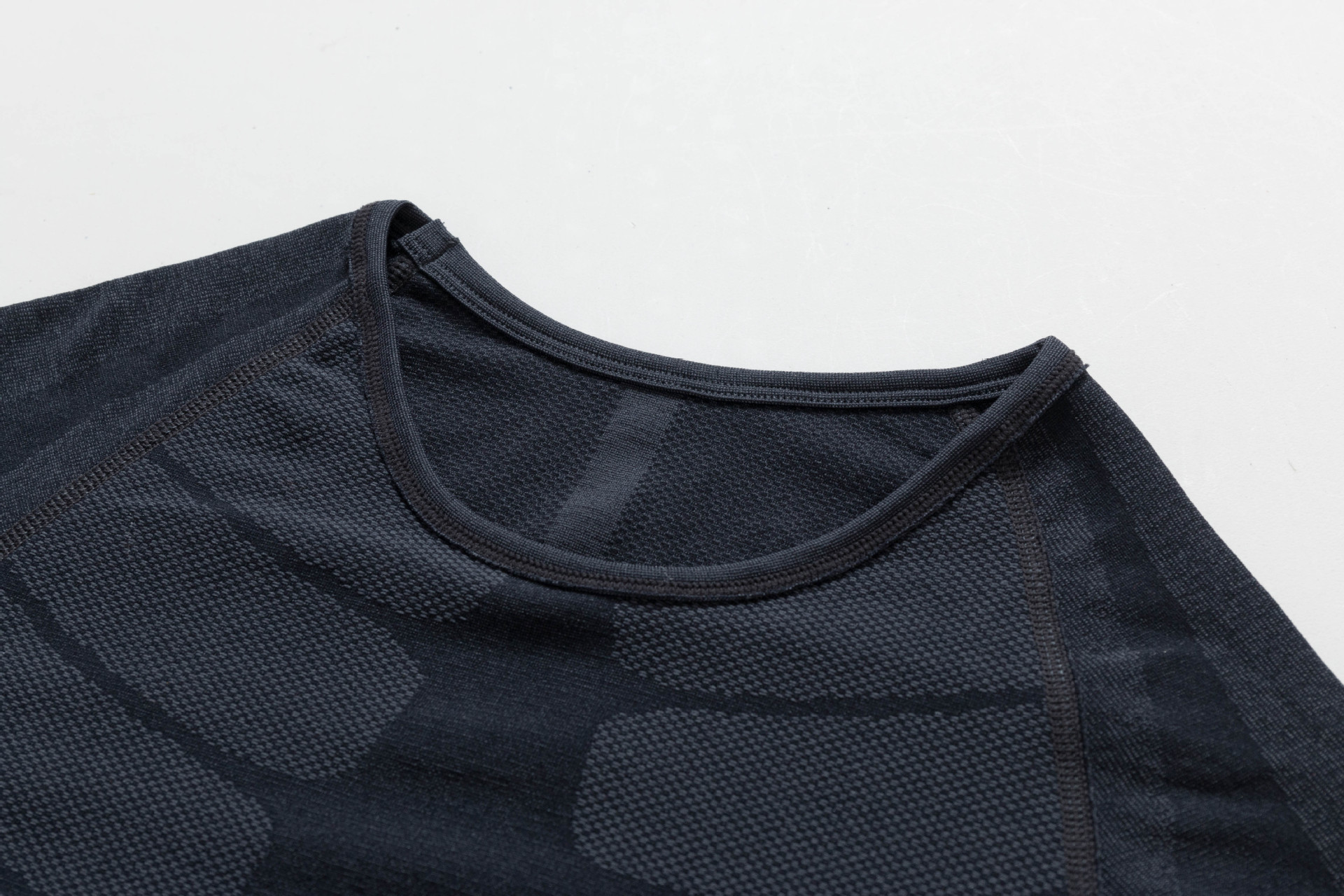 Men's Compression Training Suit Image 8