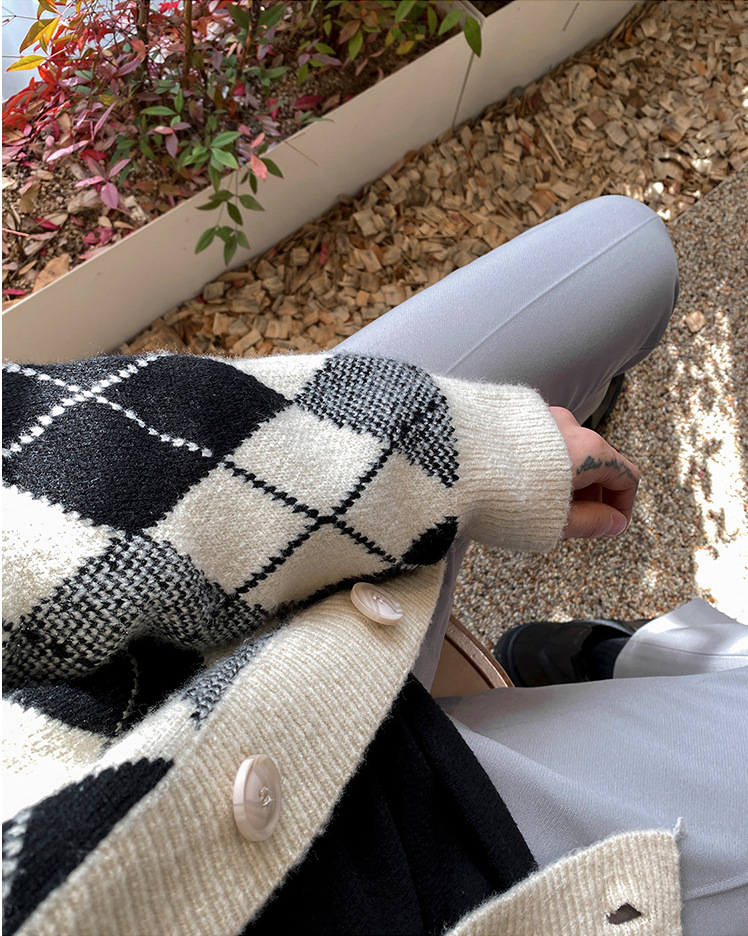 Classic Diamond Sweater - Image 23