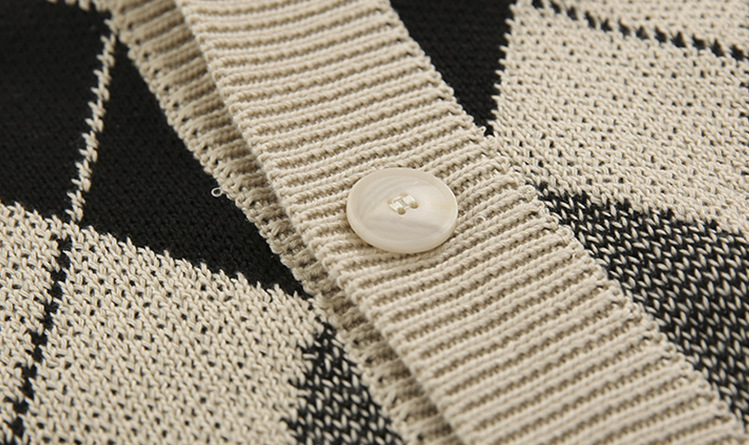 Classic Diamond Sweater - Image 27