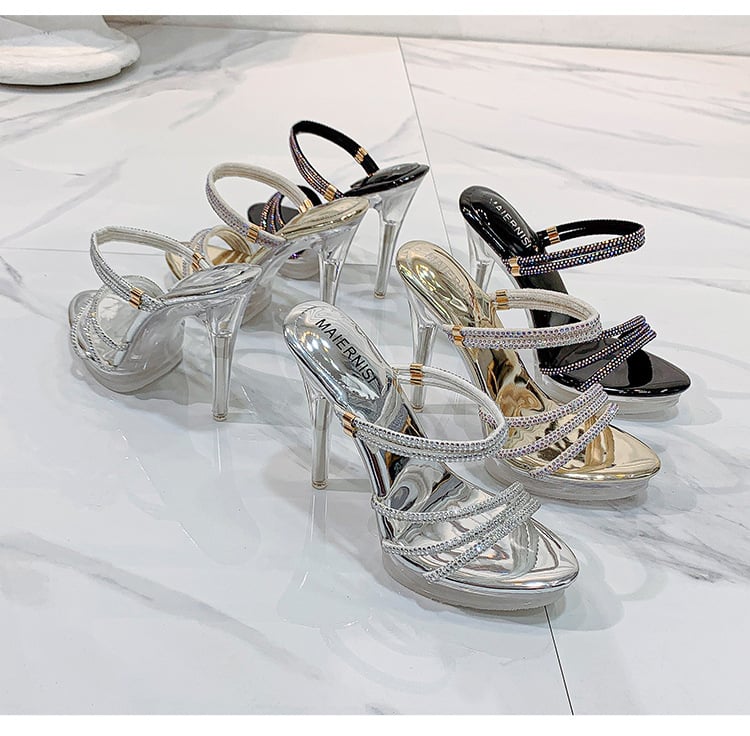 סנדלים עם עקב גבוה 15