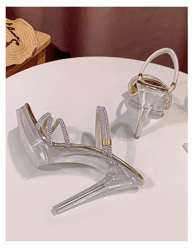 סנדלים עם עקב גבוה 23