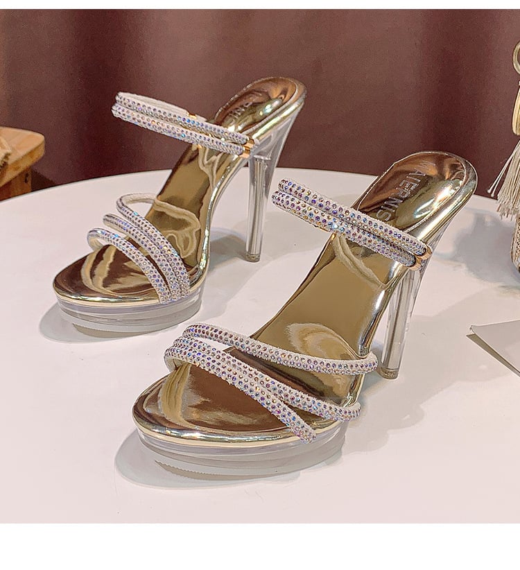 סנדלים עם עקב גבוה 25