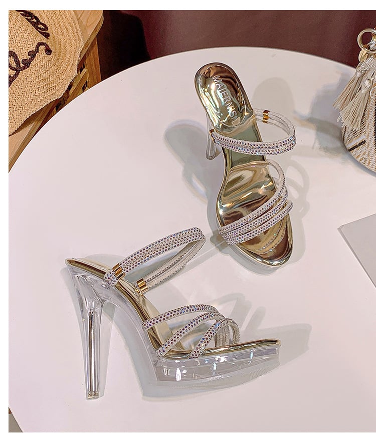 סנדלים עם עקב גבוה 26