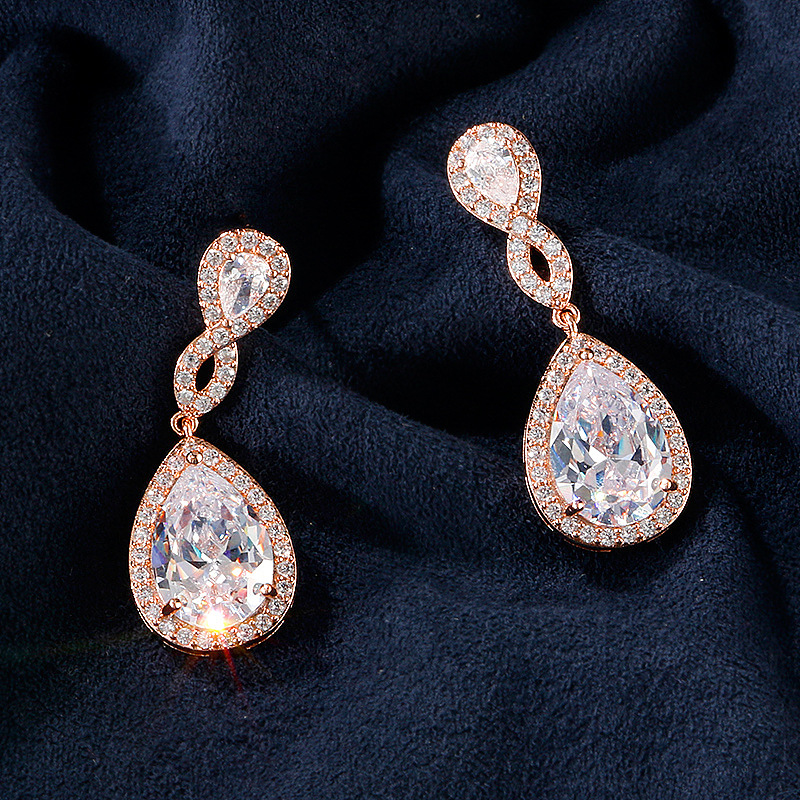 White Gold Drop-shaped Earrings