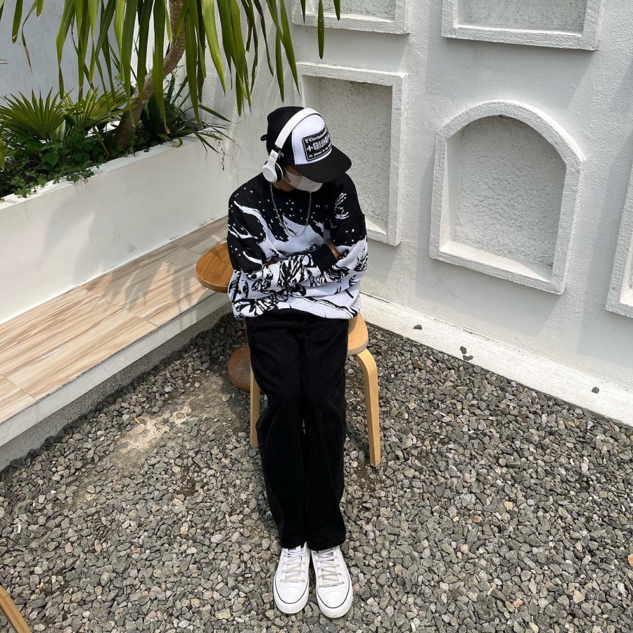 Jacquard Round Neck Flame Skull Sweater Image 4