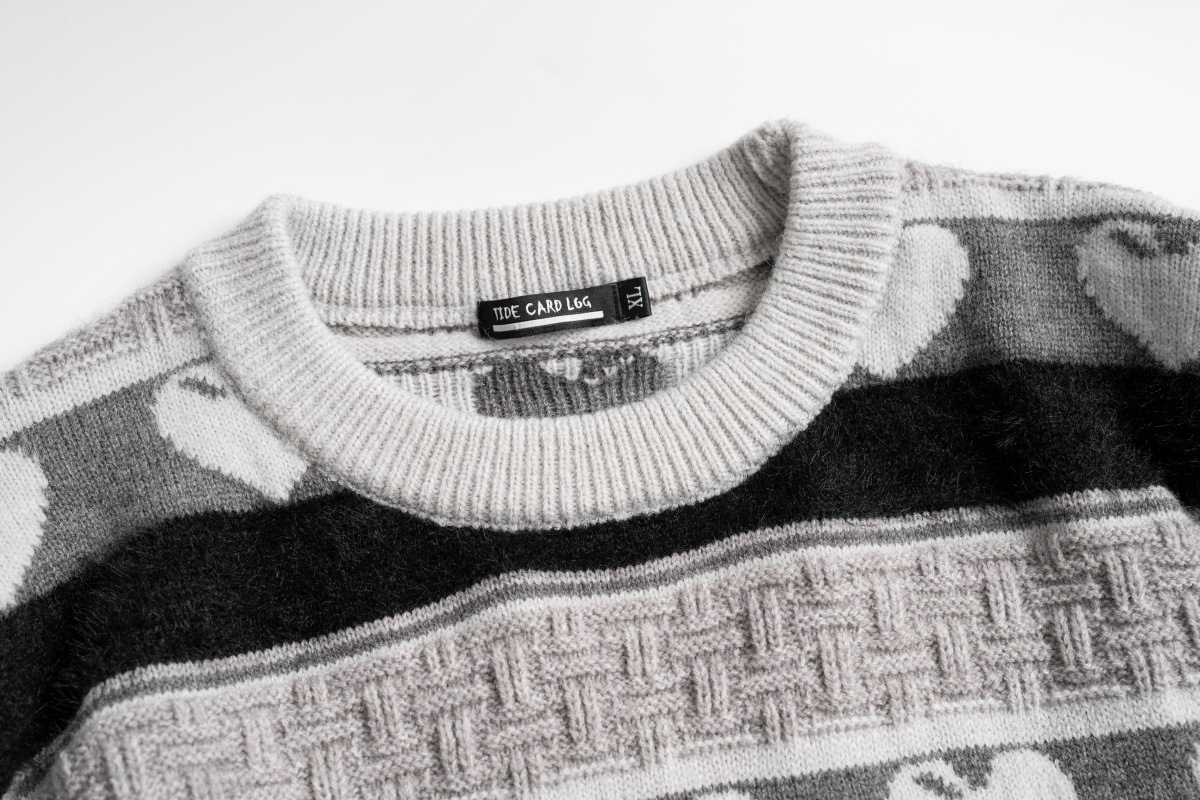Couple Student Leisure All-match Sweater on Model