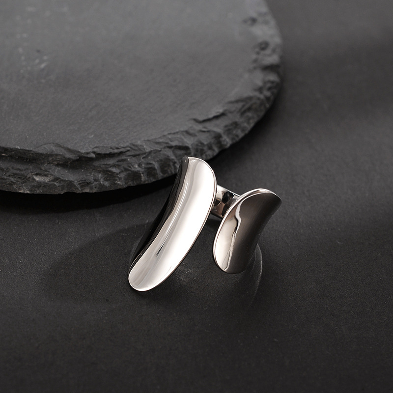 Women's Fashion Light Pasta Finger Ring - Image 1