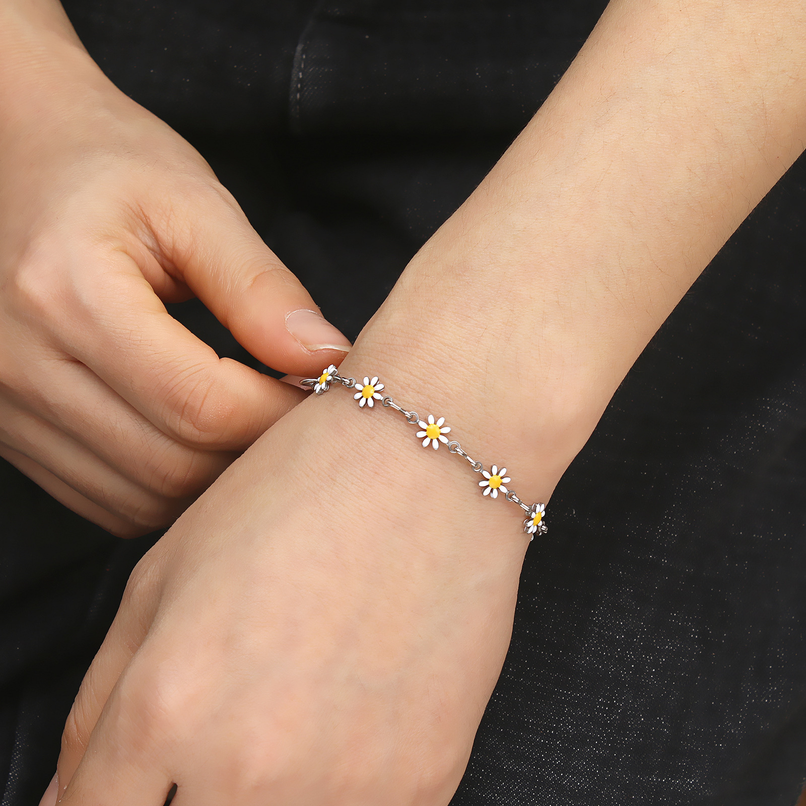 Little Bracelet New Flower - Close-up 3