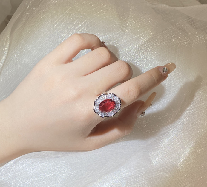 Anillo Rojo Llamativo con Piedra para Mujer 1
