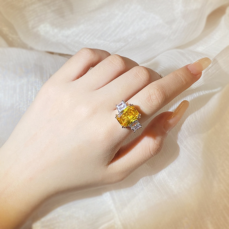 Overturn Stone Inlay Powder Rhinestone Ring Yellow