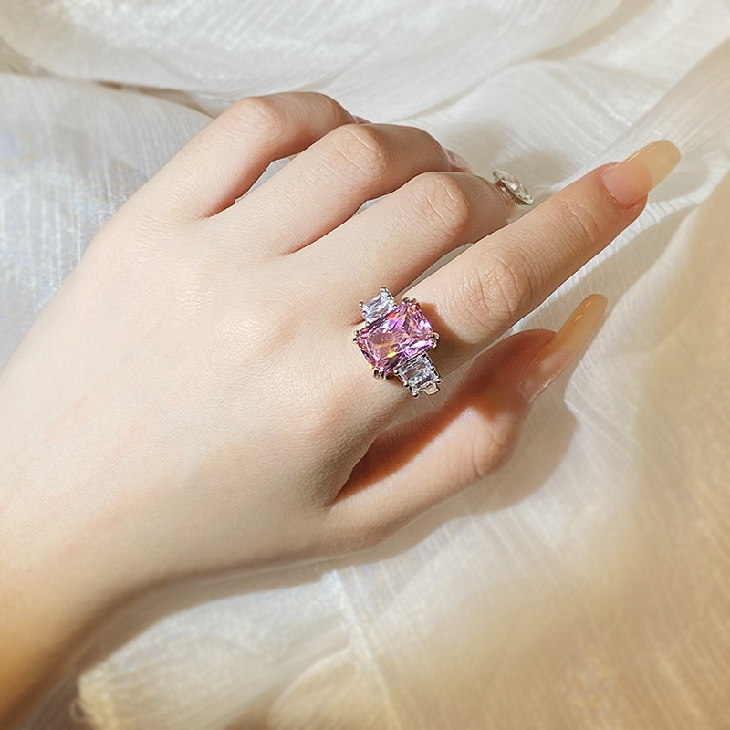 Overturn Stone Inlay Powder Rhinestone Ring Design