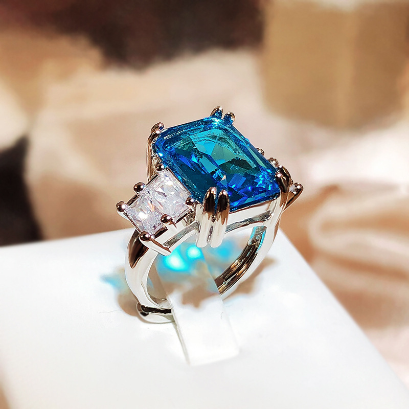 Overturn Stone Inlay Powder Rhinestone Ring Details