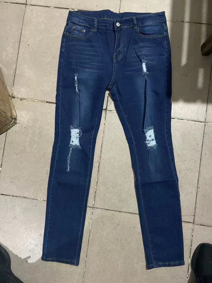 Fashion Holes Jeans Image 2