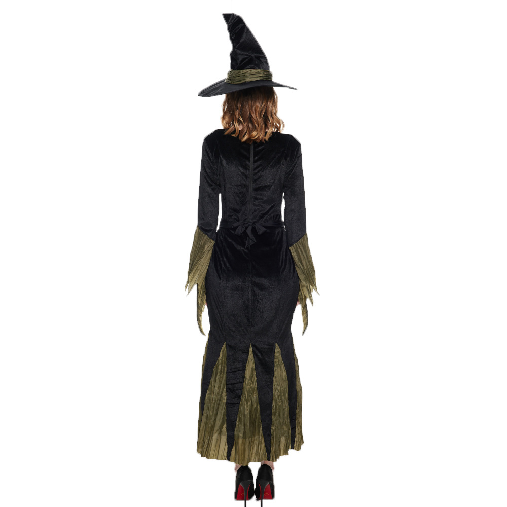 Evil Witch Cosplay Image 5