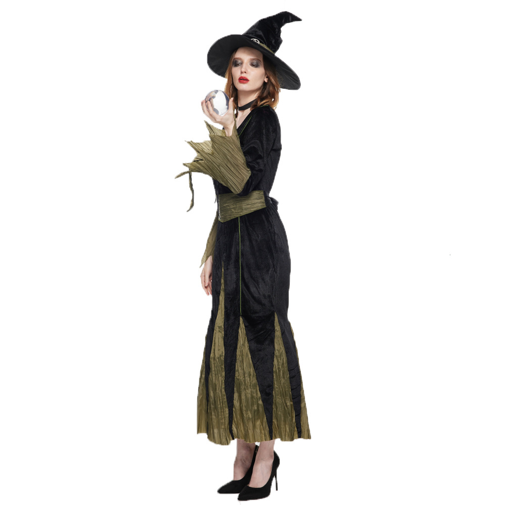 Evil Witch Cosplay Image 2