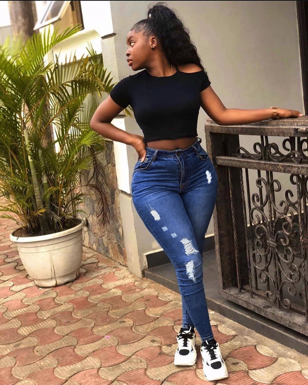 Fashion Holes Jeans Image 8
