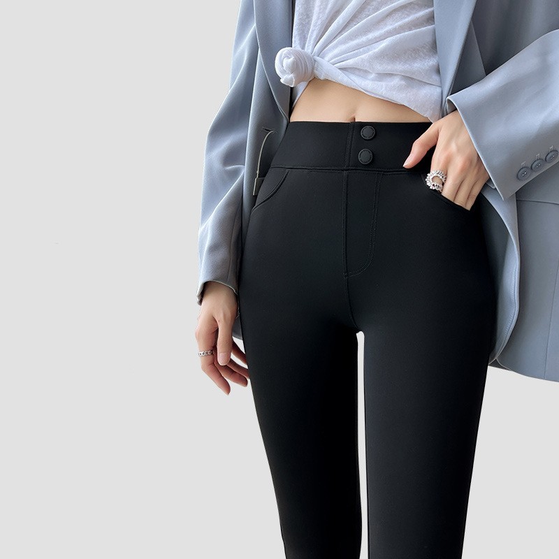 Fashionable outfit with leggings