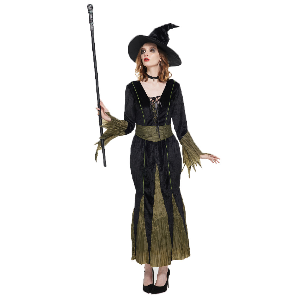 Evil Witch Cosplay Image 4