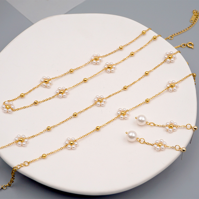 Pearl Necklace Image 3