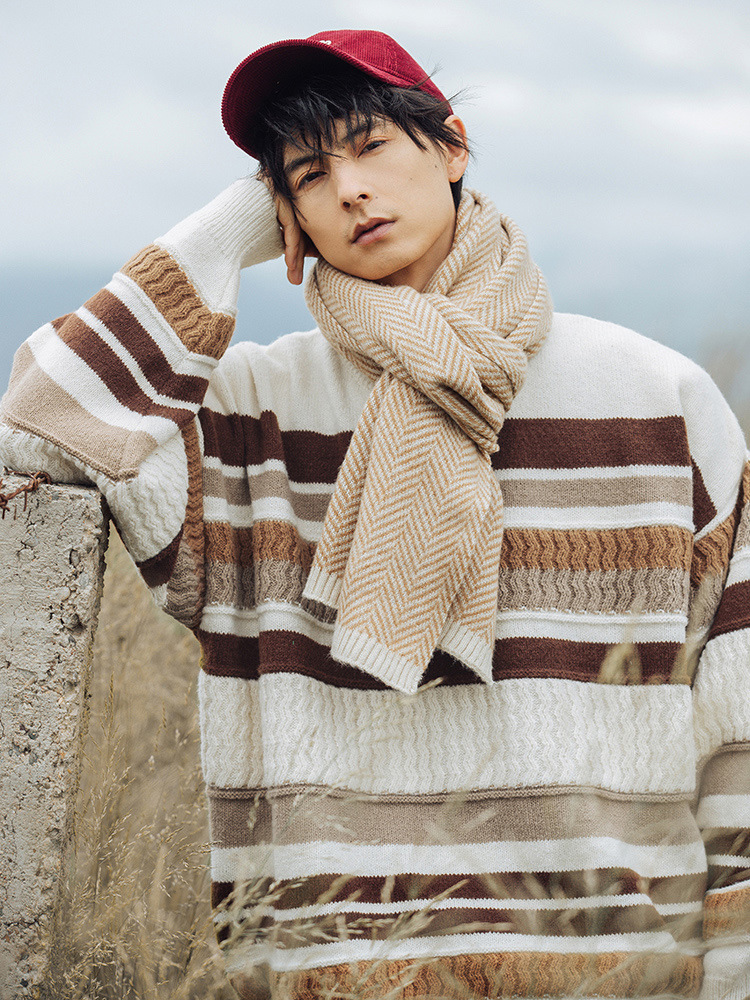 Sweater Image 10
