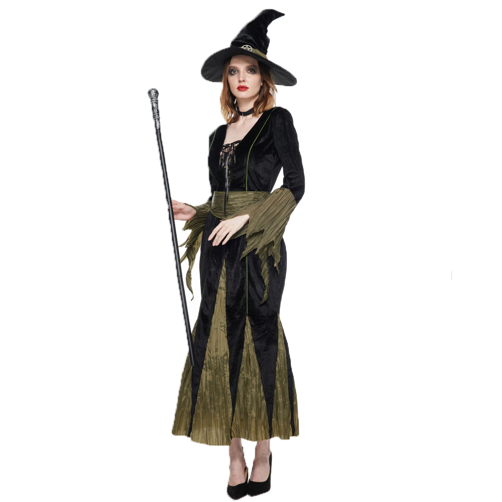 Evil Witch Cosplay Image 3